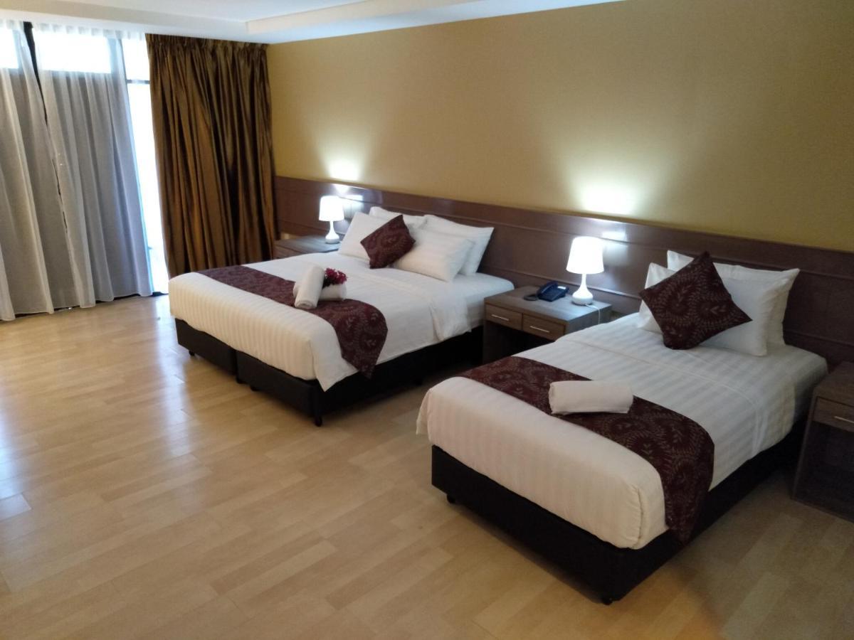 Temu Primula Hotel Kampong Seberang Timor Exterior foto