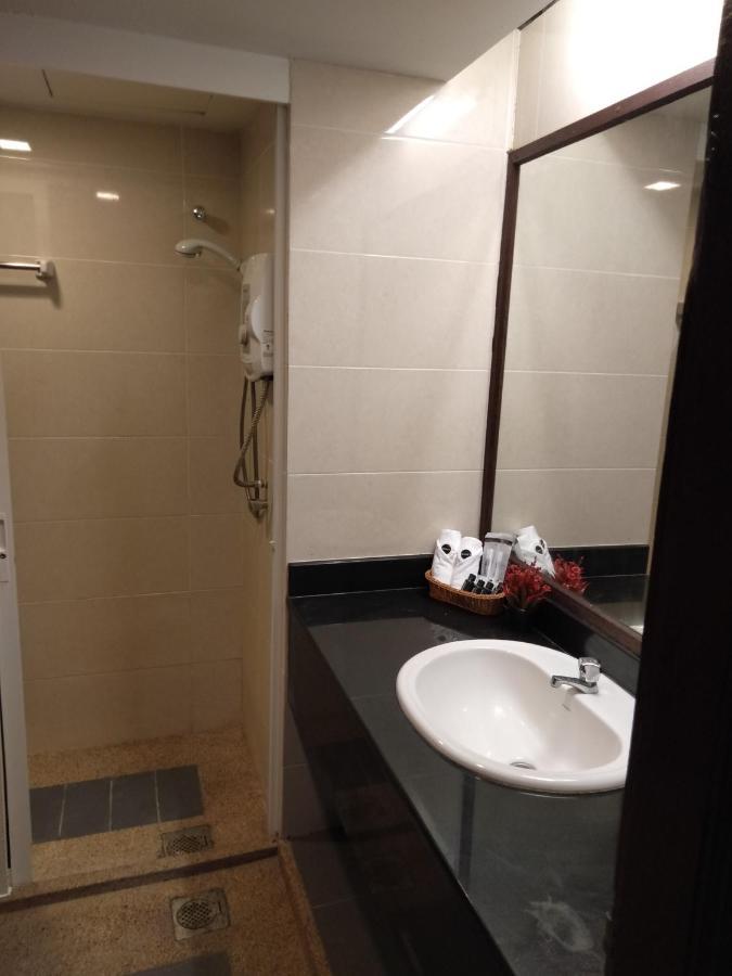 Temu Primula Hotel Kampong Seberang Timor Exterior foto