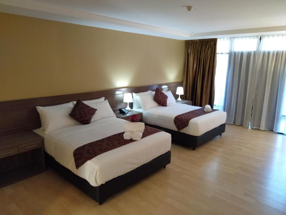 Temu Primula Hotel Kampong Seberang Timor Exterior foto