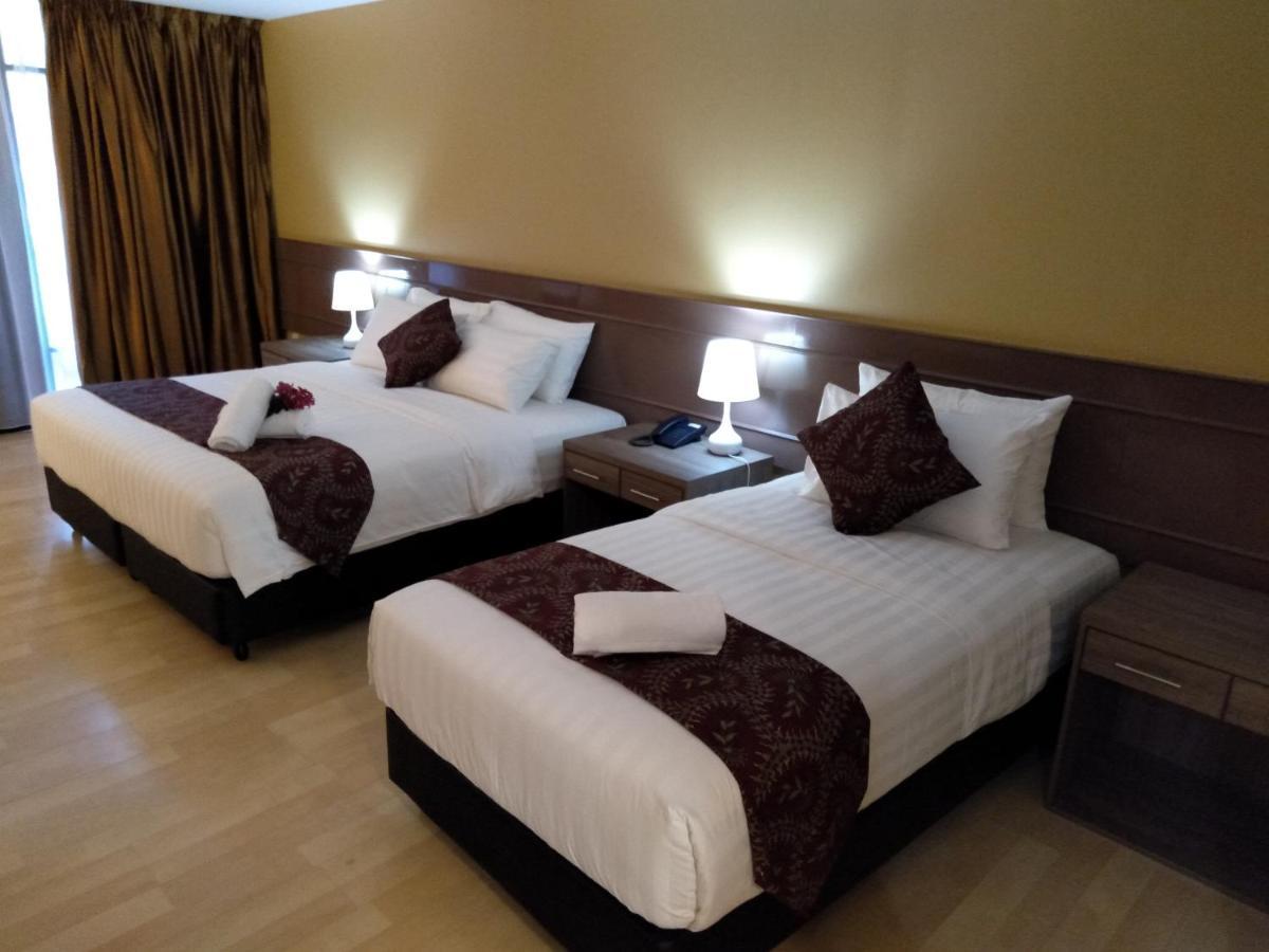 Temu Primula Hotel Kampong Seberang Timor Exterior foto