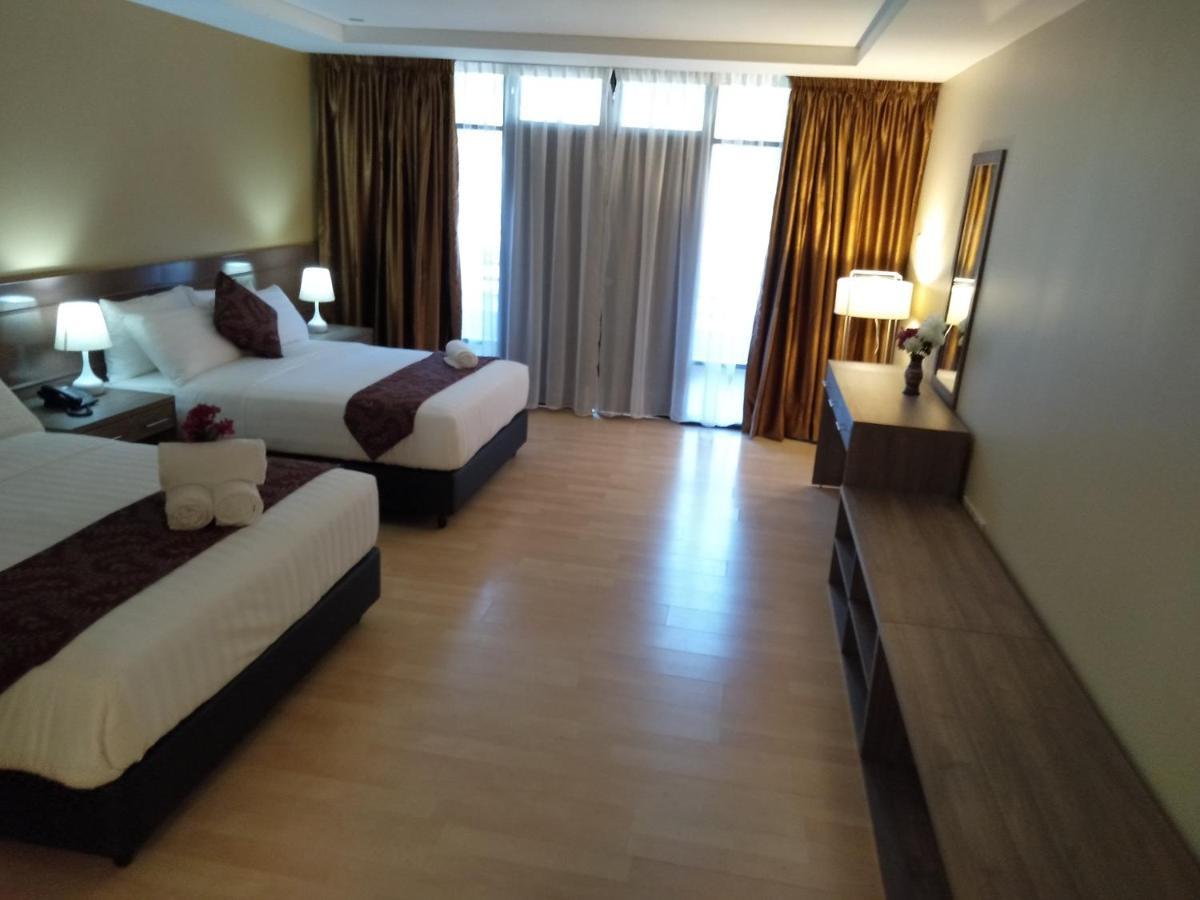 Temu Primula Hotel Kampong Seberang Timor Exterior foto